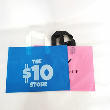 סיטונאי 500pcs/lot מותאם אישית לוגו הדפסה אופקית ניילון מתנות שקיות קניות עם תחתון וידית בגדים החבילה